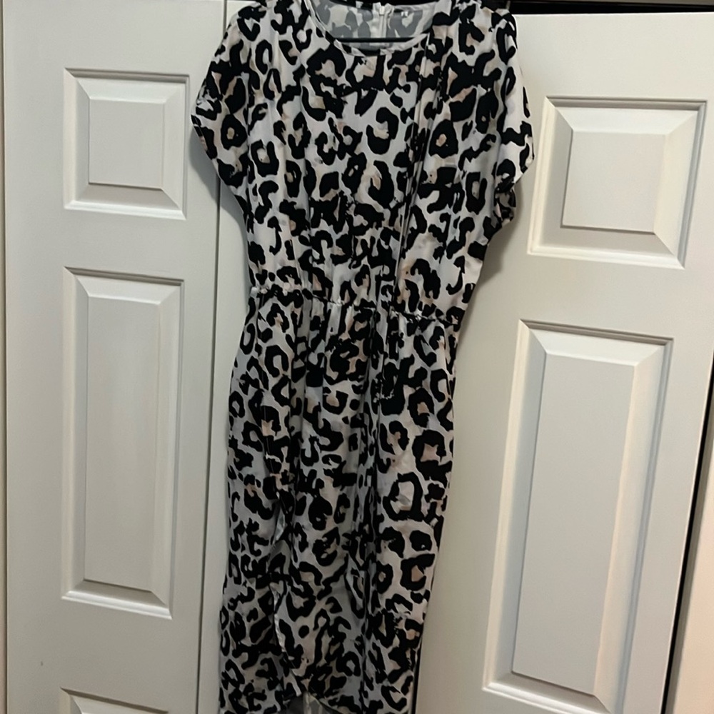 Leopard dress with a slit/belt